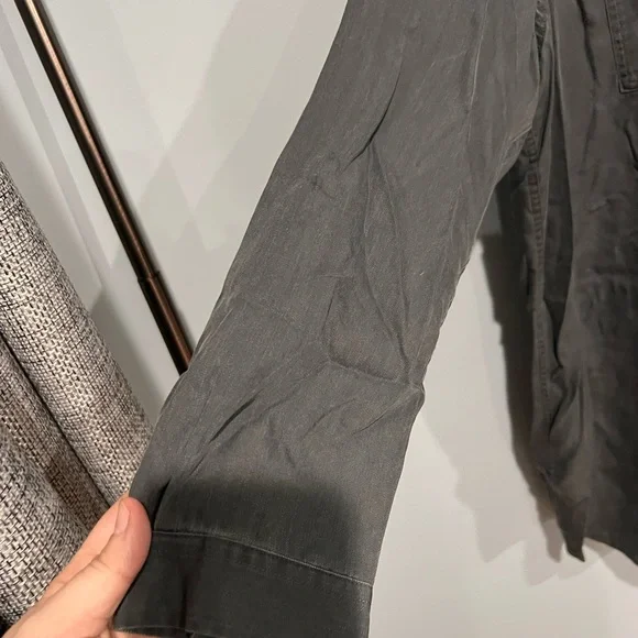 Gray blouse 🤍 nice soft material 🤍 - Picture 4 of 5